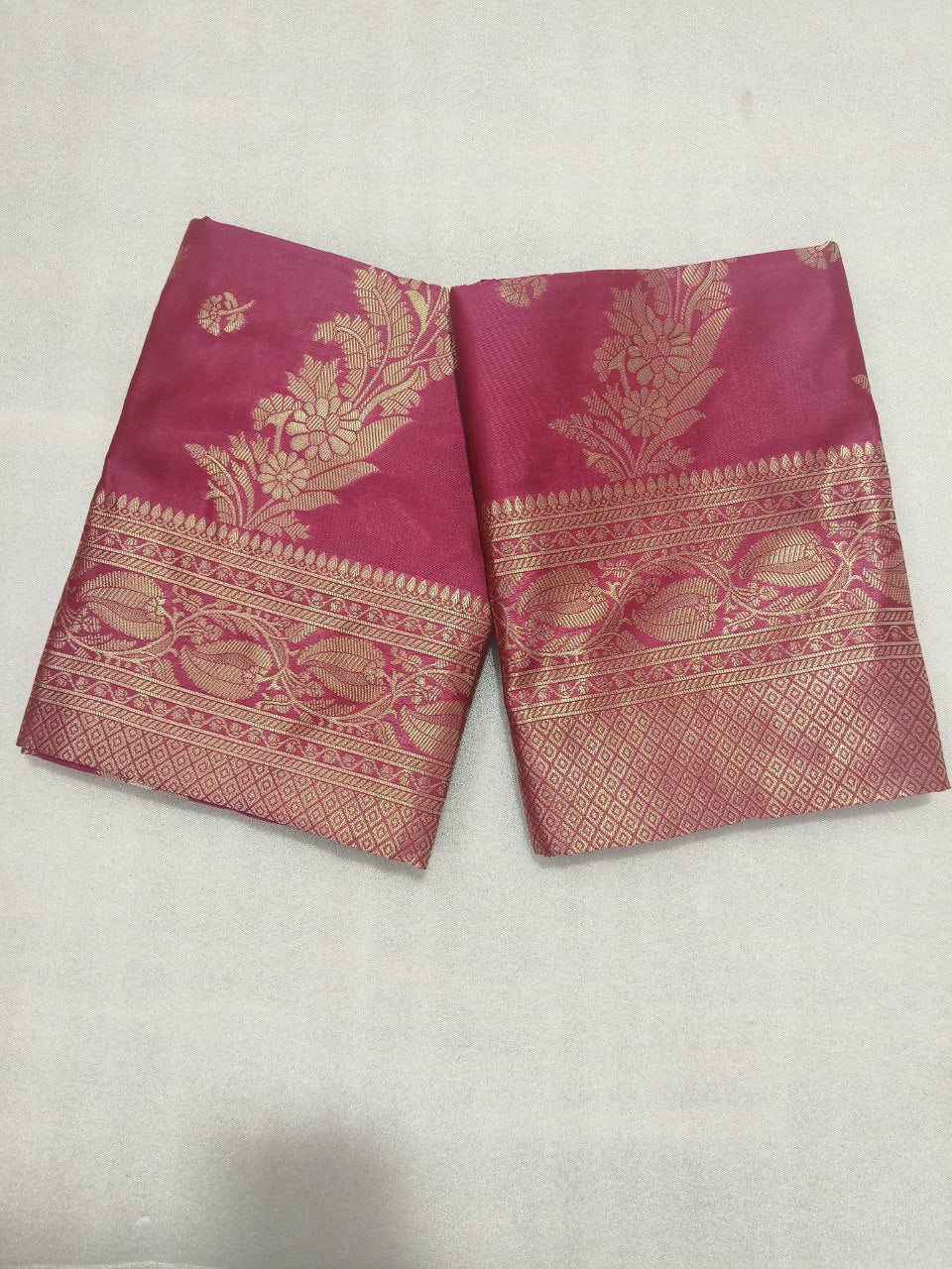 Women Saree With Contrast Border By WTW