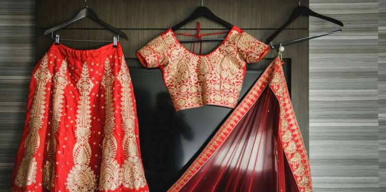 Panduan busana tradisional