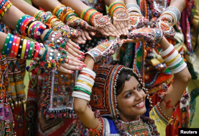 Warna busana tradisional