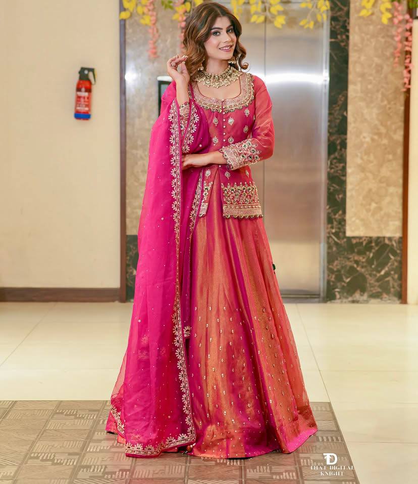 Women Lehenga & Dupatta Set By WTW