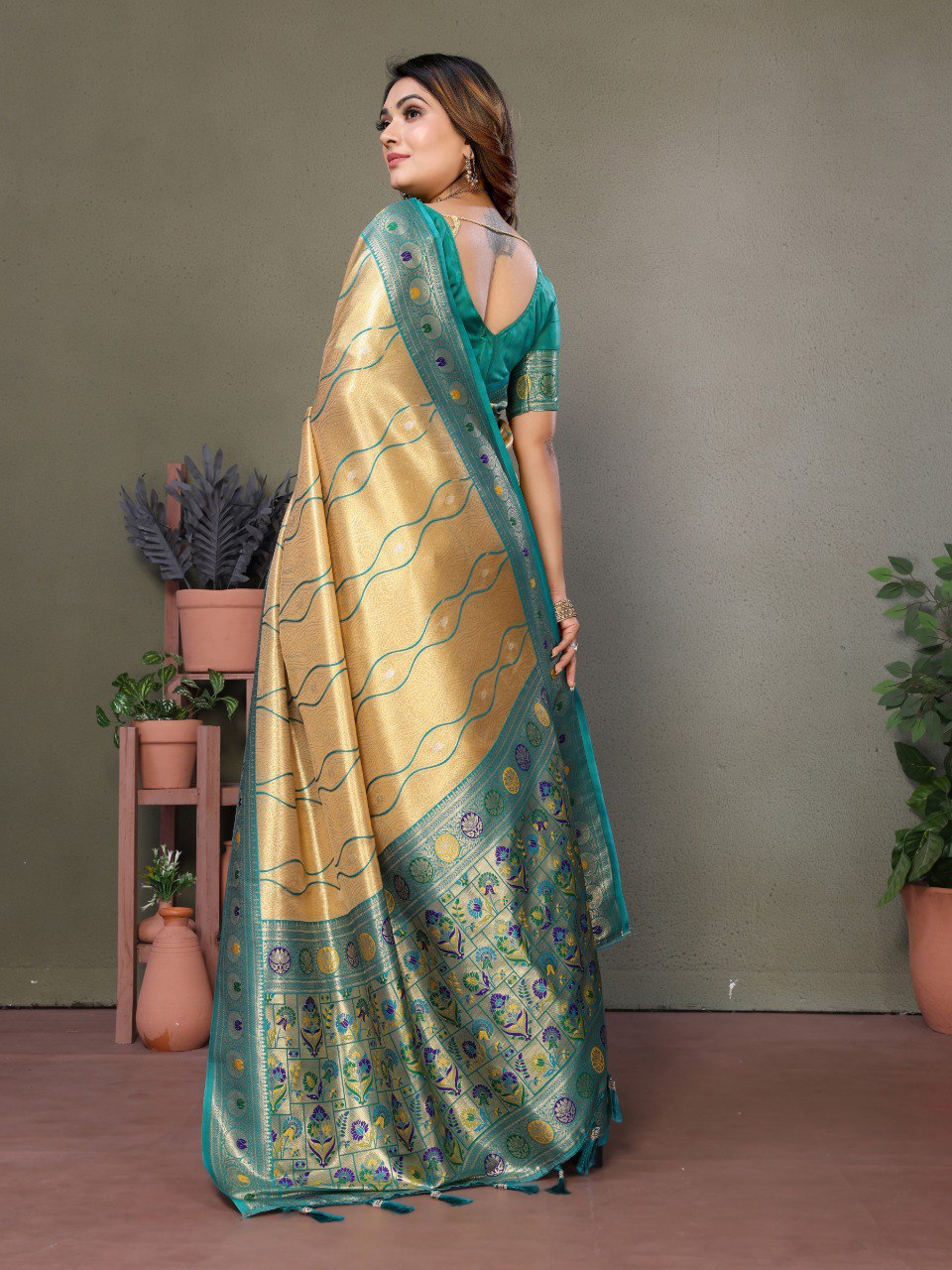 Cream Banarasi Silk Saree With Blouse Piece By WTW