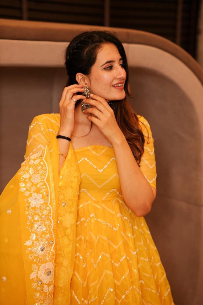 Yellow Kurti pant set paired with white embroidered net dupatta | Yellow  kurti, Yellow suit, Kurtis with pants